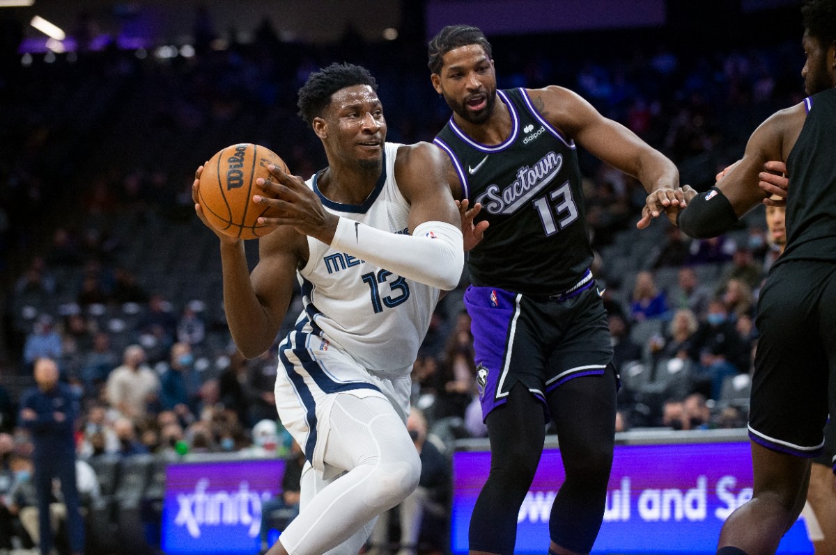 <strong>Grizzlies forward Jaren Jackson Jr. (13) drives past Sacramento Kings center Tristan Thompson (13)&nbsp;in Sacramento, California, on Dec. 17, 2021.</strong> (Randall Benton/AP)