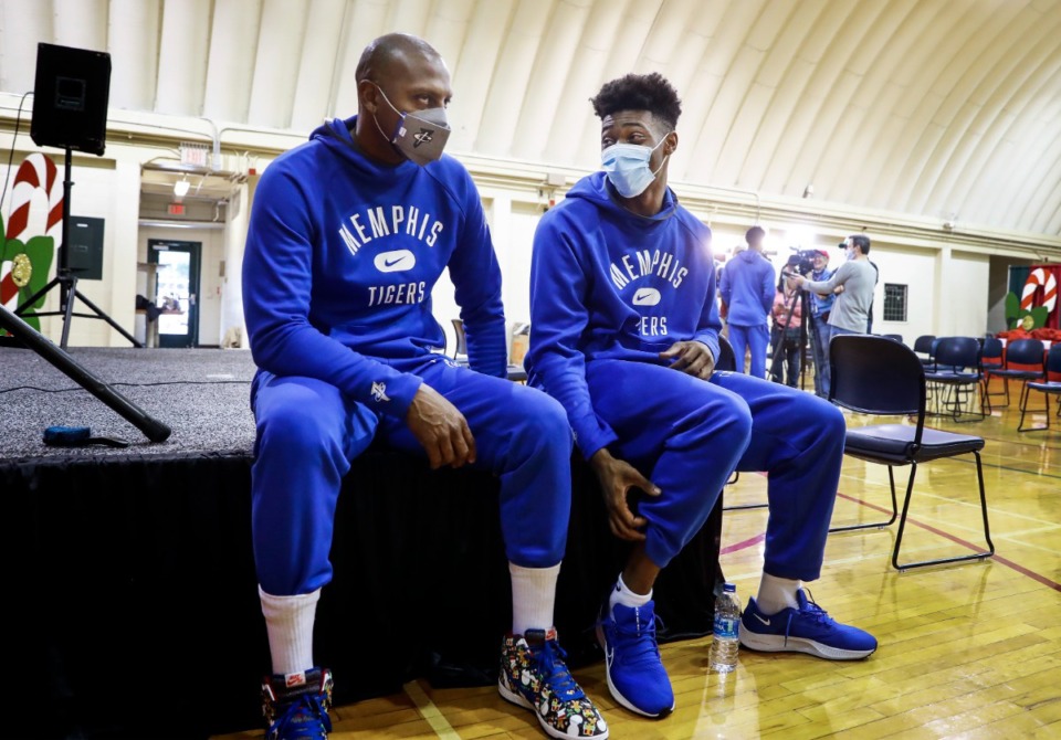 <strong>Memphis head coach Penny Hardaway (left) wears a mask as he chats with player Earl Timberlake, also in a mask, during the Tiger Toy Drive on Wednesday, Dec. 15.</strong> (Mark Weber/The Daily Memphian file)