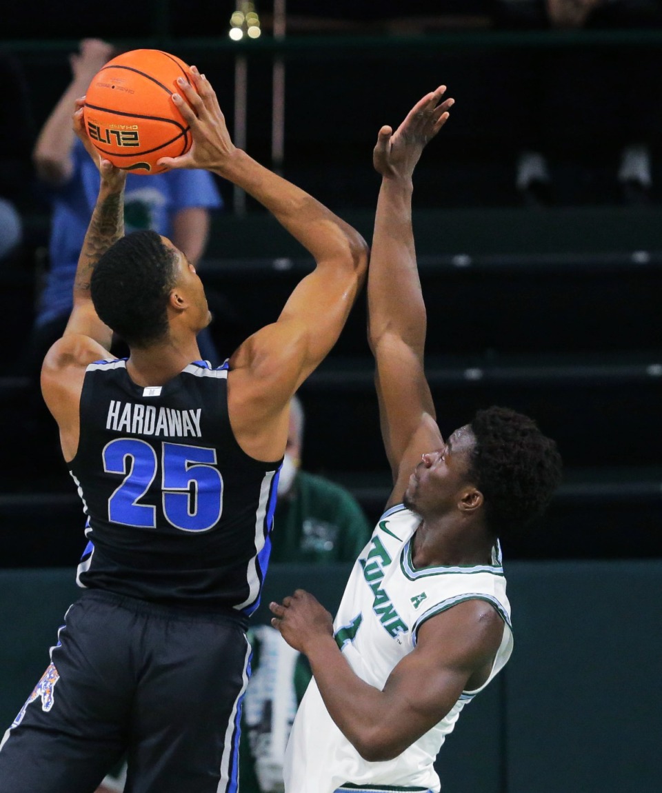 <strong>Tulane guard Sion James (1) guards Memphis guard Jayden Hardaway (25) in New Orleans on Dec. 29.</strong> (David Grunfeld/The Times-Picayune/The New Orleans Advocate via AP)
