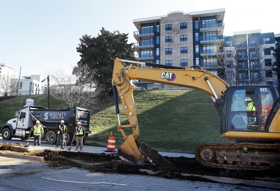<strong>Construction on the Tom Lee Park project began with heavy machinery removing the median strip on Riverside Dr., Tuesday, January 5, 2021.</strong> (Mark Weber/The Daily Memphian)