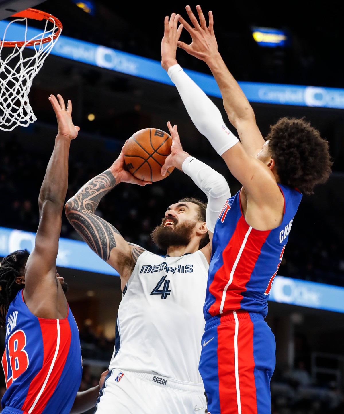 <strong>Grizzlies center Steven Adams (middle) drives to the basket against the Detroit Pistons on Thursday, Jan. 6, 2022.</strong> (Mark Weber/The Daily Memphian)