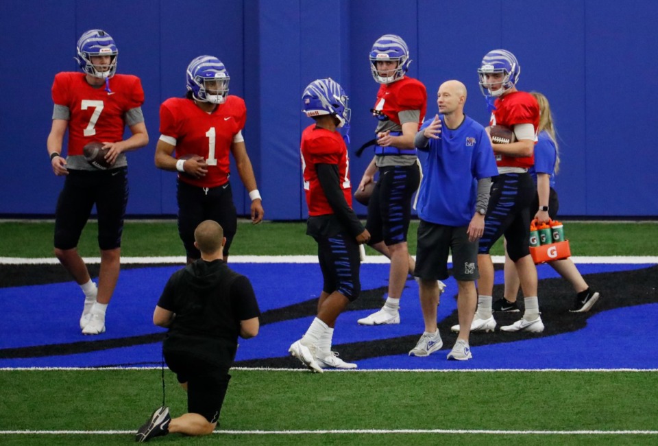 <strong>Memphis&rsquo; offensive coordinator Kevin Johns (right), seen here during practice on Tuesday, March 23, 2021, is headed to Duke.</strong> (Mark Weber/The Daily Memphian)