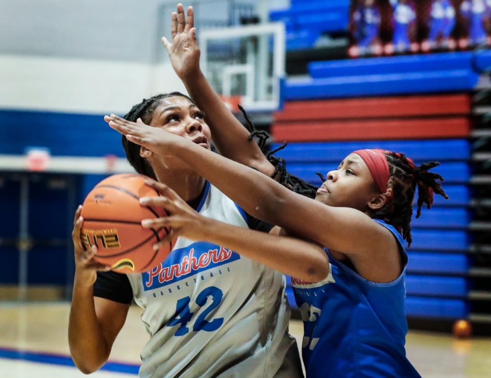 <strong>Bartlett basketball player Mallory Collier, (left) during practice on Monday, Jan. 10, 2022. Collier said her interest in basketball started when her brother asked her to play with him.&nbsp;</strong>&nbsp;(Mark Weber/The Daily Memphian)
