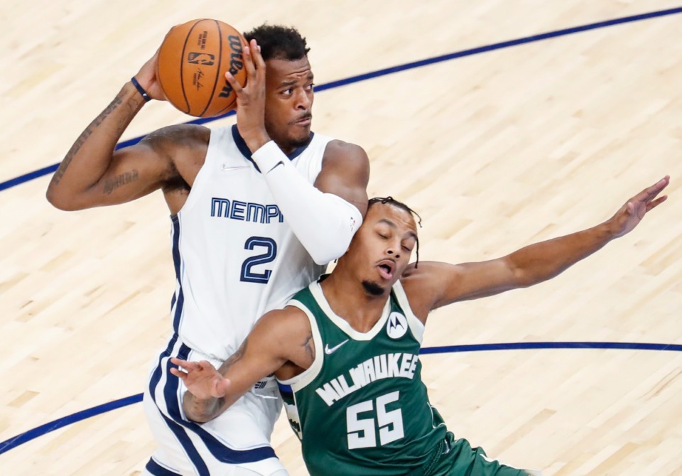 <strong>Memphis Grizzlies forward Xavier Tillman Sr. (left) drives the lane against Milwaukee&rsquo;s Justin Robinson (right) on Tuesday, Oct. 5, 2021</strong>. (Mark Weber/The Daily Memphian file)