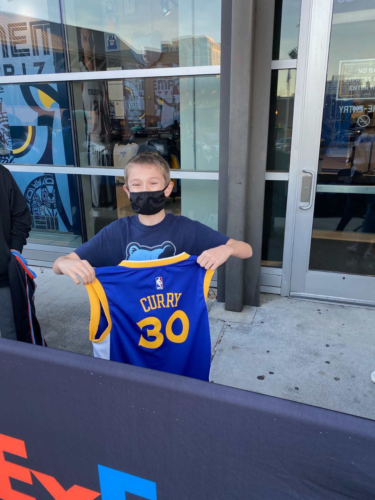 Grizzlies launch jersey swap after Morant stares down kid in Steph
