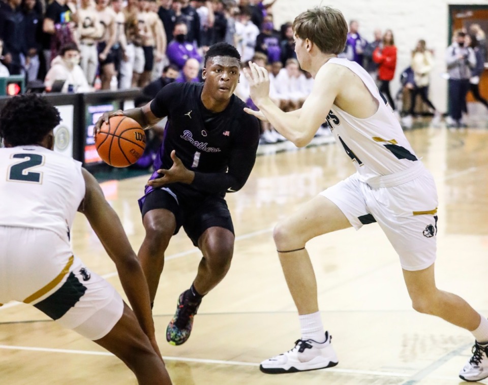<strong>CBHS guard Chandler Jackson (middle) looks for a lane against the Briarcrest defense on Friday, Jan. 14, 2022.</strong> (Mark Weber/The Daily Memphian)