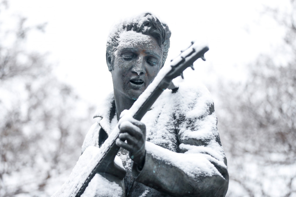 <strong>A layer of snow frosts the Elvis Presley statue on Beale Street, Sunday, Jan. 16, 2022.</strong> (Mark Weber/The Daily Memphian)