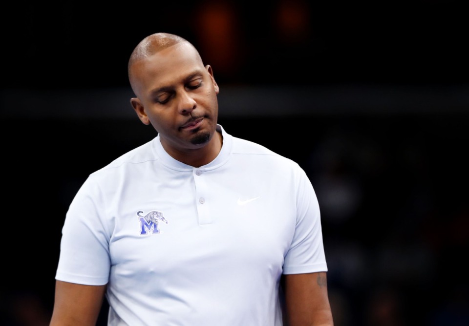 <strong>University of Memphis head coach Penny Hardaway hangs his head during the Jan. 20, 2022, game against SMU.</strong> (Patrick Lantrip/Daily Memphian)