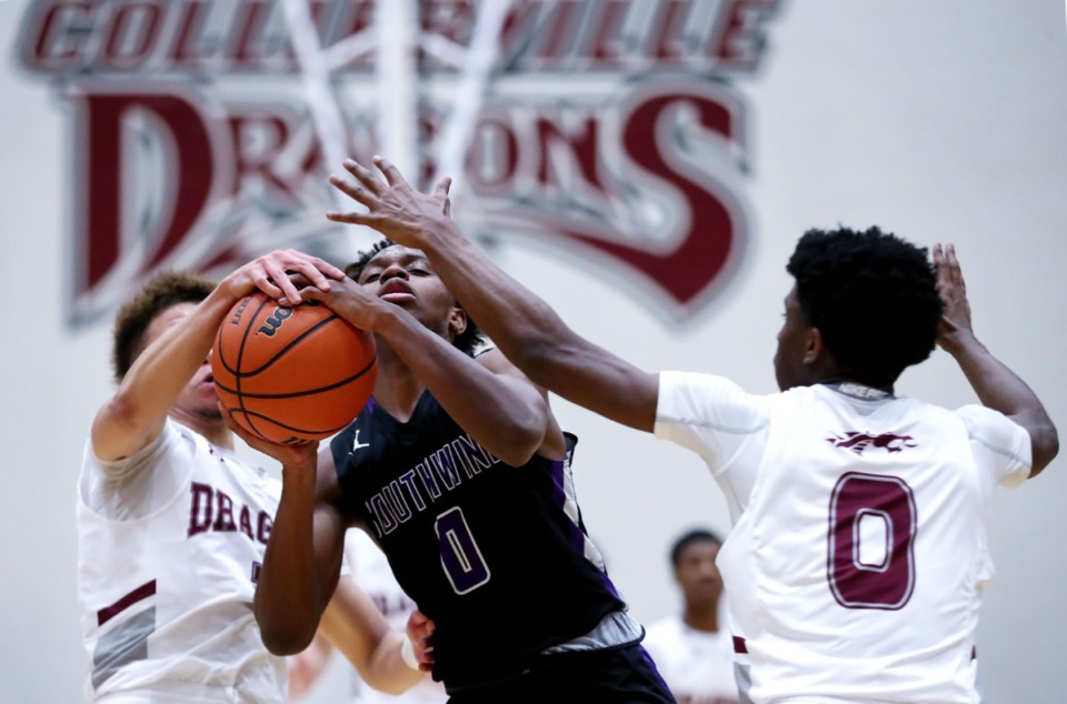 <strong>Southwind guard Chris Martin (0) drives between two Collierville defenders on Jan. 25 at Collierville High School.</strong> (Patrick Lantrip/Daily Memphian)
