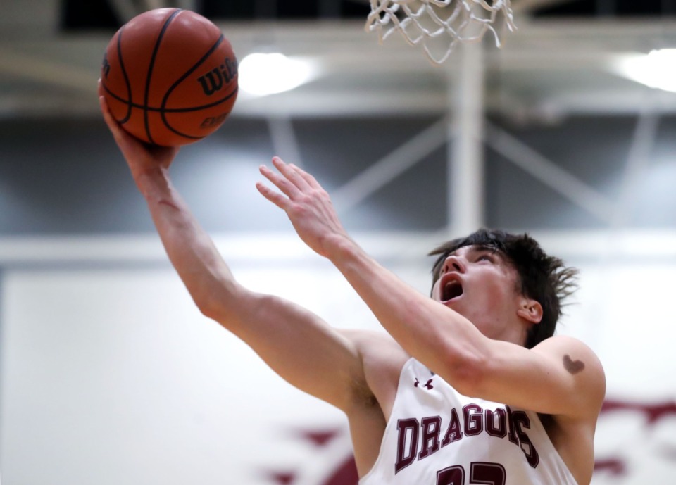 <strong>Collierville forward Alex Vanderbergh (33) goes up for a layup during a Jan. 25, 2022 game against Southwind.</strong> (Patrick Lantrip/Daily Memphian)