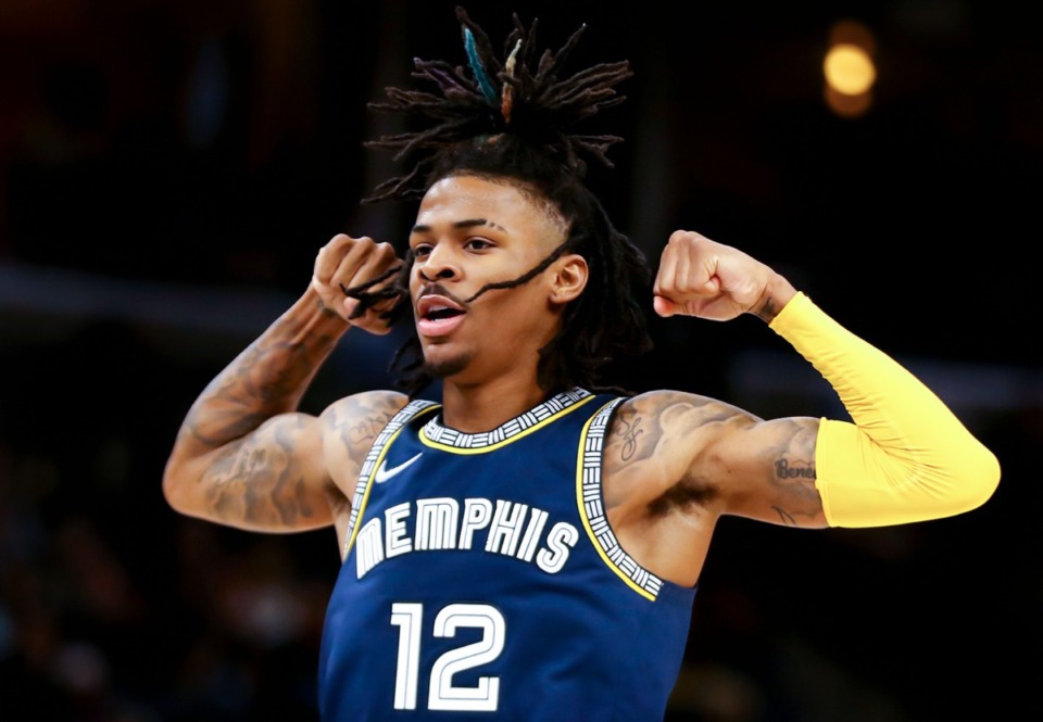 Grizzlies star Ja Morant lives out ultimate #FamilyGoals moment with parents,  little sister