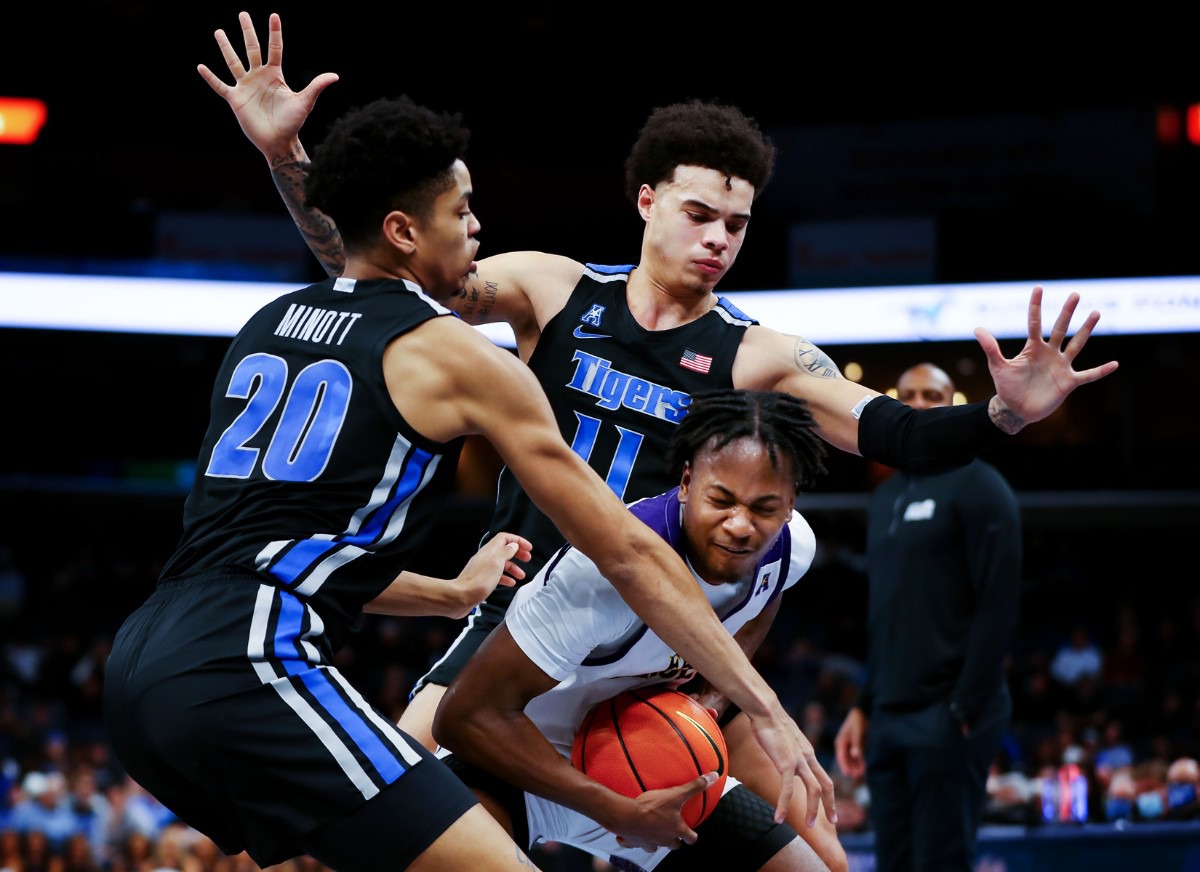 <strong>University of Memphis players Josh Minott (20) and Lester Quinones (11) trap an ECU player on Jan. 27.</strong> (Patrick Lantrip/Daily Memphian)