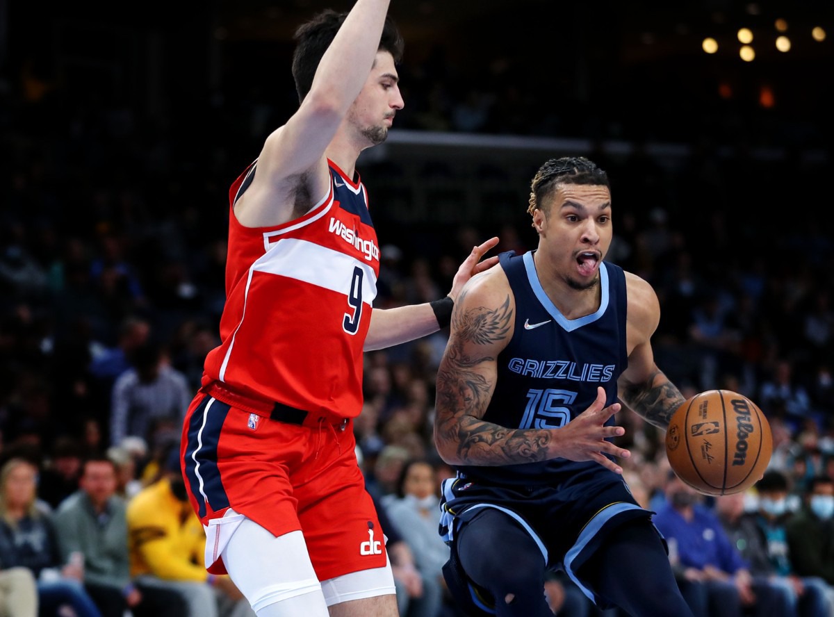 <strong>Memphis Grizzlies forward Brandon Clarke (15) drives to the lane during a Jan. 29, 2022 game against the Washington Wizards.</strong> (Patrick Lantrip/Daily Memphian)