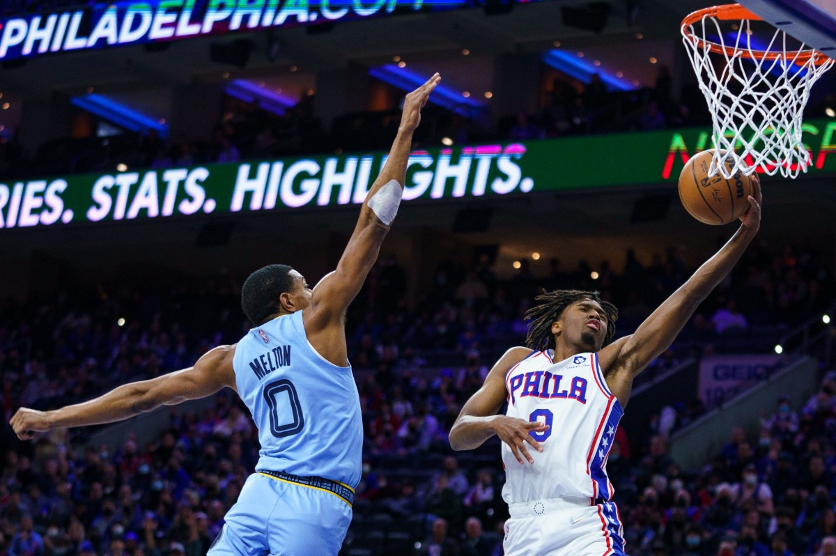 <strong>Philadelphia&rsquo;s Tyrese Maxey, right, goes up for the shot as Memphis Grizzlies' De'Anthony Melton, left, closes in, on Monday, Jan. 31, 2022, in Philadelphia.</strong> (Chris Szagola/AP)