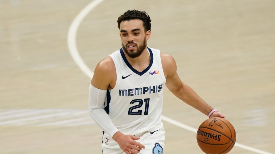 <strong>Memphis Grizzlies' Tyus Jones drives against the Cleveland Cavaliers in the first half of an NBA basketball game, Monday, Jan. 11, 2021, in Cleveland.</strong> (AP Photo/Tony Dejak)