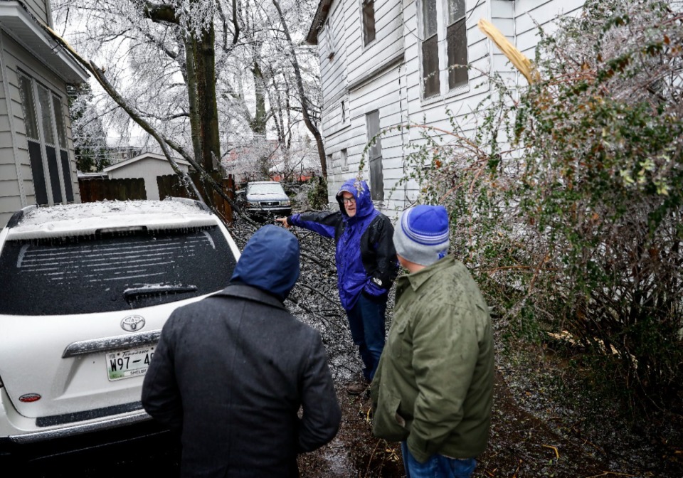 <strong>Andrew Saatkamp (middle) talks with his Higbee Avenue neighbors about moving a car from under an ice-covered tree.</strong> (Mark Weber/The Daily Memphian)
