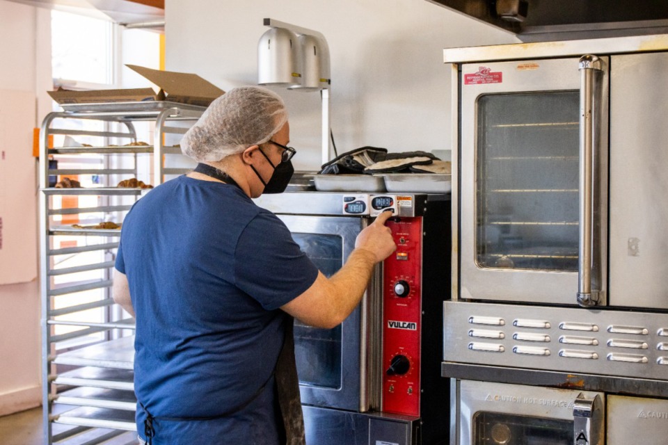 <strong>Jimmy Hoxie sets the timer on the oven at OtherFoods Kitchen, where he rents space for The Ginger&rsquo;s Bread &amp; Co.</strong>&nbsp;<strong>In March he&rsquo;ll open a store front on Union.</strong> (Meka Wilson/The Daily Memphian)