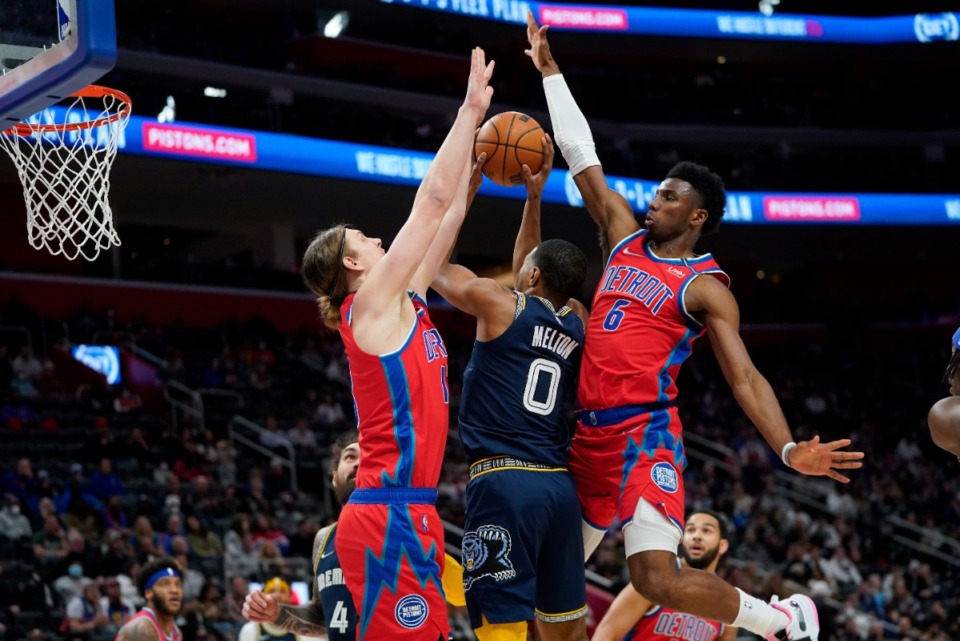 <strong>Grizzlies guard De'Anthony Melton (0) drives between Detroit Pistons forward Kelly Olynyk (13) and Detroit Pistons guard Hamidou Diallo (6)</strong>&nbsp;<strong>on Feb. 10, 2022, in Detroit.</strong> (Paul Sancya/AP)