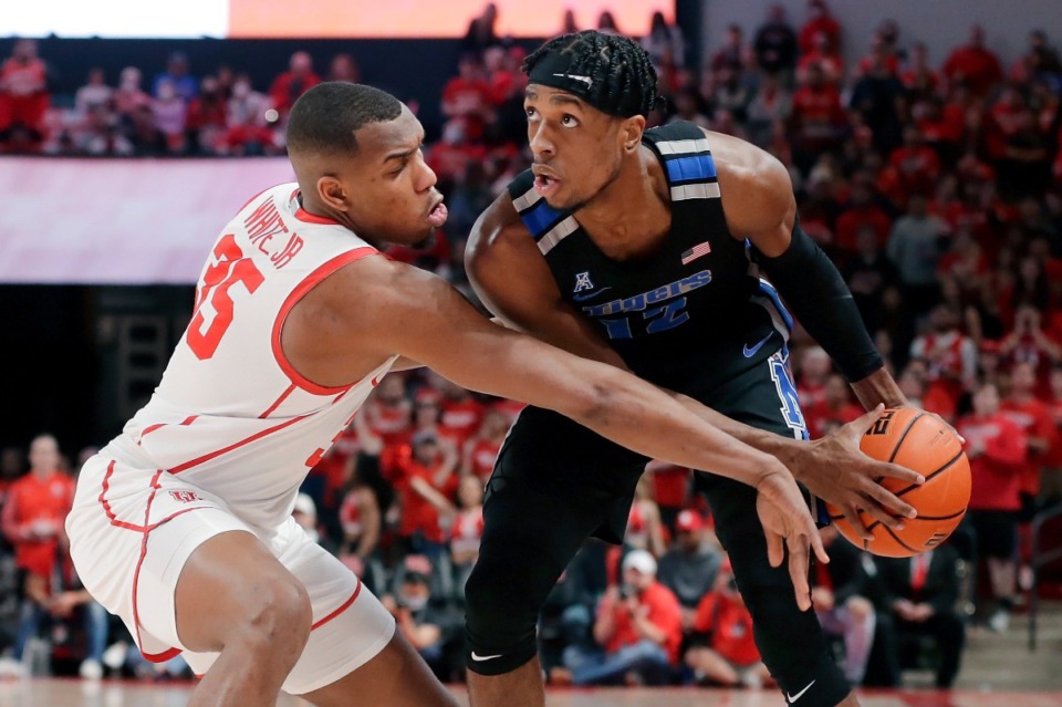 <strong>Houston forward Fabian White Jr. (35) reaches in as Memphis forward DeAndre Williams, right, looks for a shot during the first half of an NCAA college basketball game Saturday, Feb. 12, 2022, in Houston.</strong> (AP Photo/Michael Wyke)
