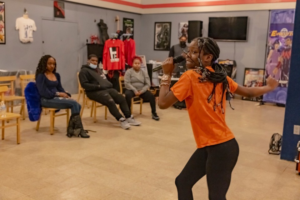<strong>As Chloe &lsquo;Claa&rsquo; Woods performs, Heal the Hood youths (left to right,) Ebonye Jackson, Marcus ' Monsieur ' Lylesand Yazmine Lyles critique her performance during a Heal the Hood workshop at Hickory Ridge Mall on Saturday, Feb. 19, 2022.</strong> (Ziggy Mack/Special to The Daily Memphian)