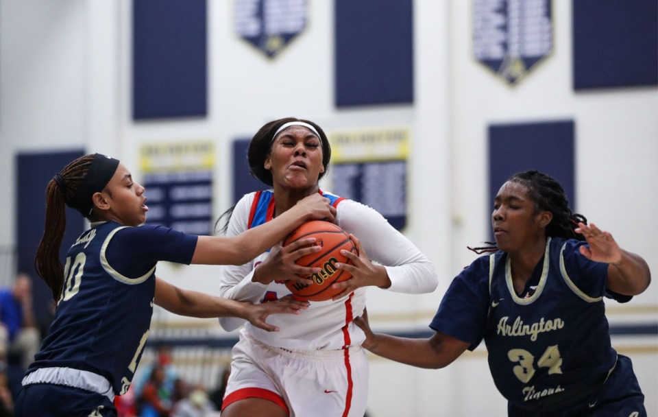 <strong>Bartlett's Mallory Collier (42) drives to the basket against Arlington on Feb. 22, 2022.</strong> (Patrick Lantrip/Daily Memphian)