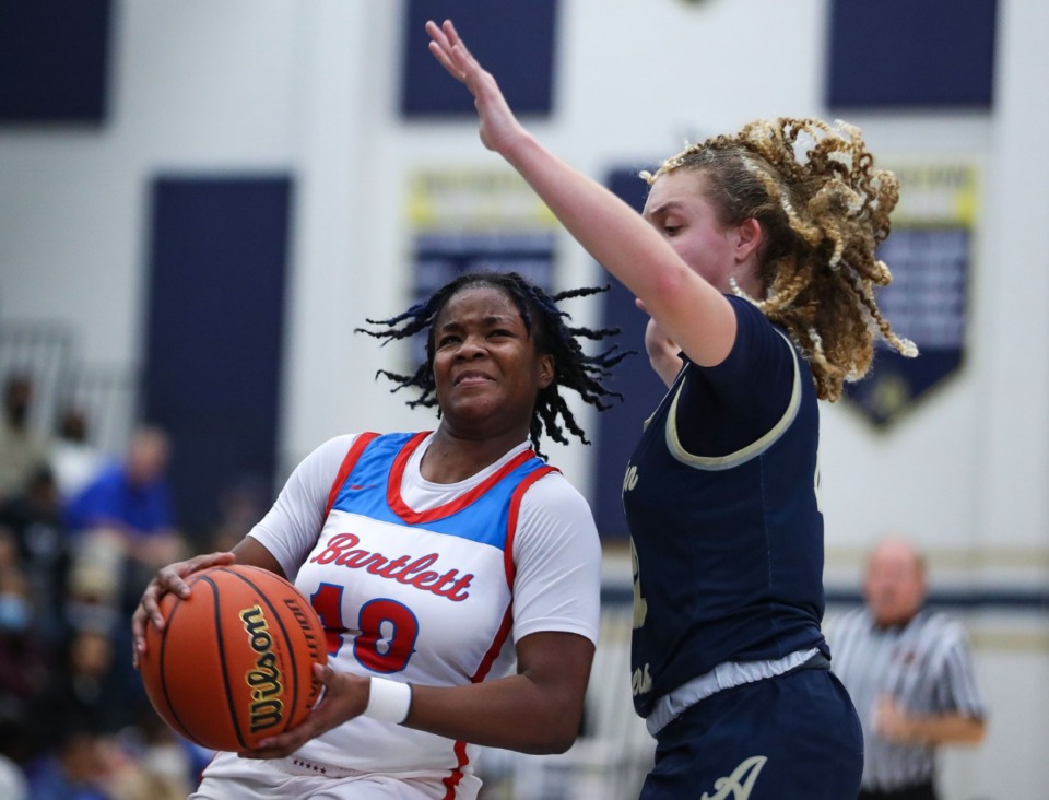 <strong>Bartlett&rsquo;s Neveah Scott (10) goes for a layup against Arlington's Alindsey Long (12) on Feb. 22, 2022.</strong> (Patrick Lantrip/Daily Memphian)