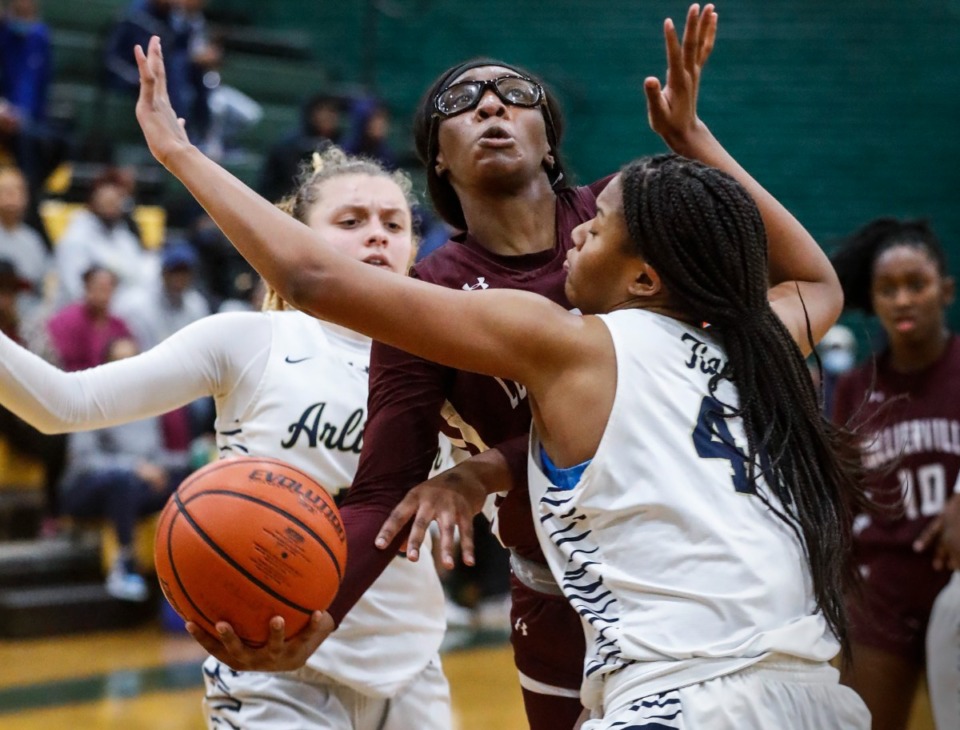 <strong>Collierville forward Kristyna Boyd (middle) drives the lane against Arlington on Monday, Feb. 28, 2022.</strong> (Mark Weber/The Daily Memphian)
