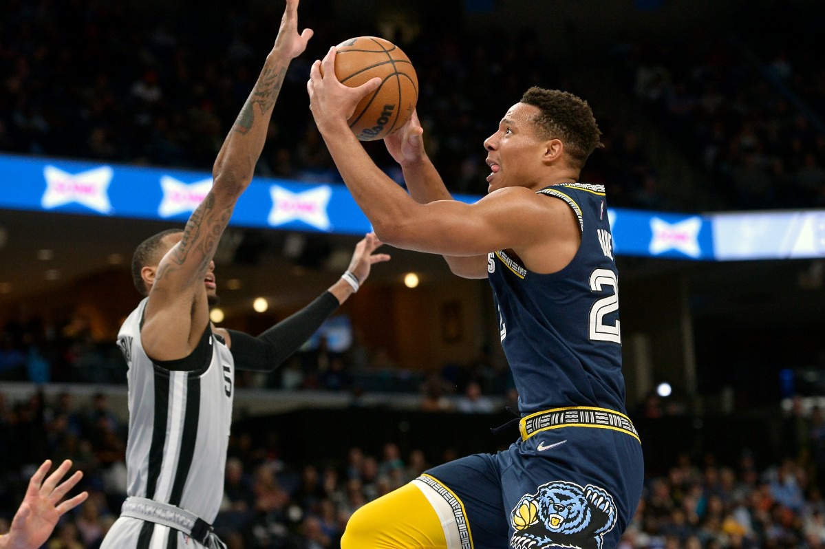 <strong>Memphis Grizzlies guard Desmond Bane (22) shoots against San Antonio Spurs guard Dejounte Murray (5)&nbsp;on Feb. 28, 2022, at FedExForum.</strong> (Brandon Dill/AP)