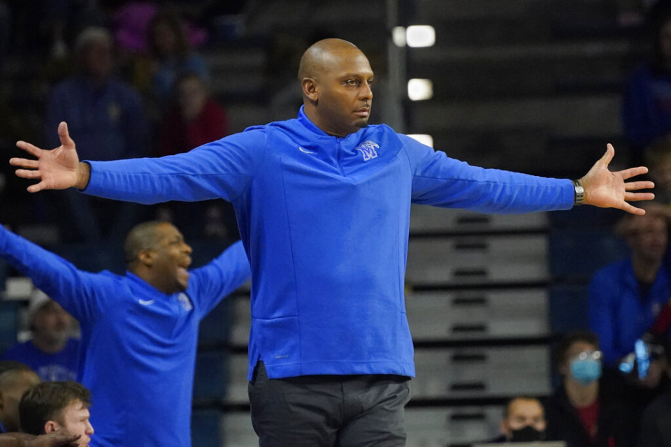 <strong>How big is the Tigers&rsquo; game Sunday against Houston? &ldquo;Humongous,&rdquo; said Memphis head coach Penny Hardaway, seen here on Jan. 23.</strong> (Sue Ogrocki/AP file)