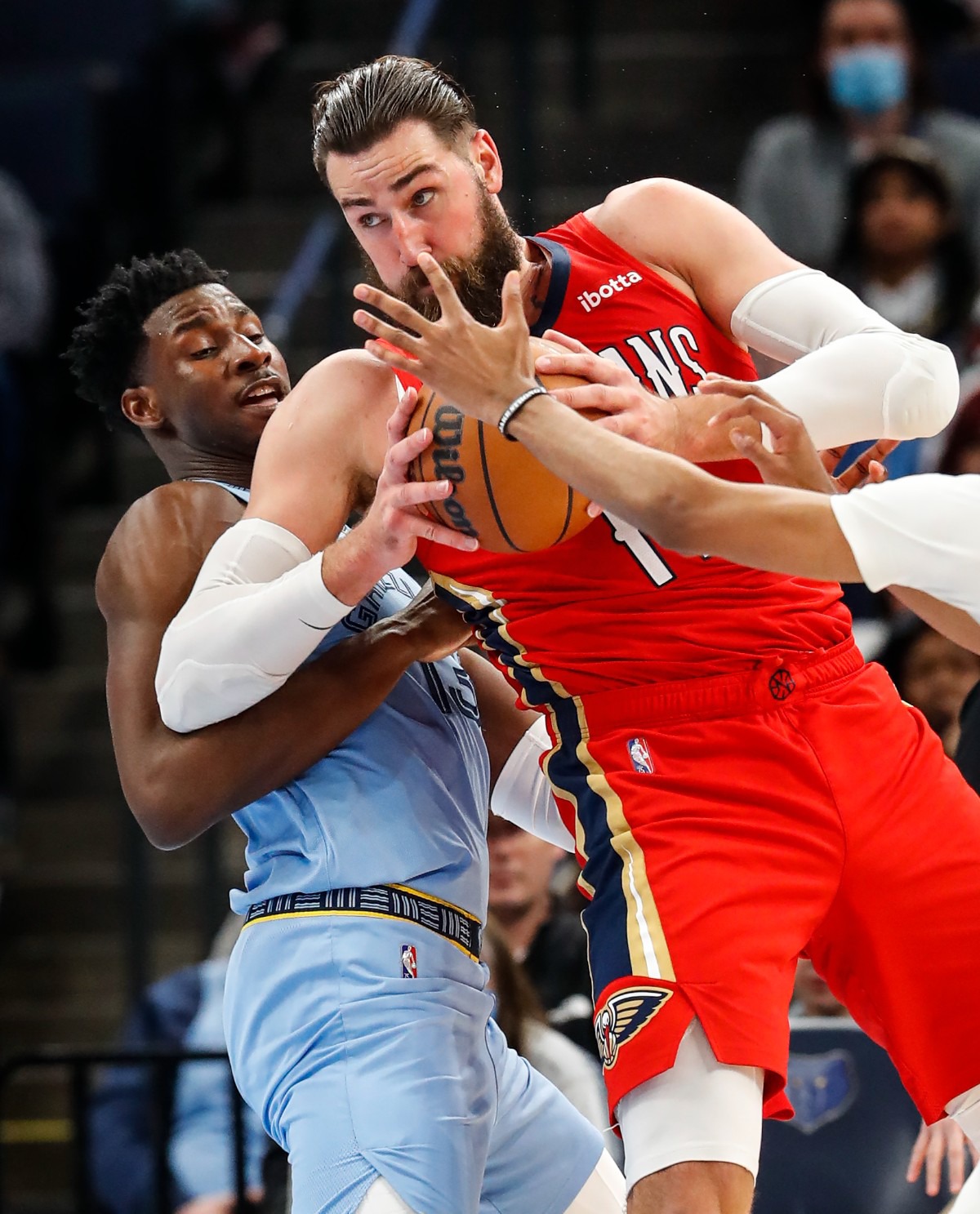 <strong>Memphis Grizzlies defender Jaren Jackson Jr. (left) applies defensive pressure on New Orleans Pelicans center Jonas Valanciunas (right) on Tuesday, March 8, 2022.</strong> (Mark Weber/The Daily Memphian)