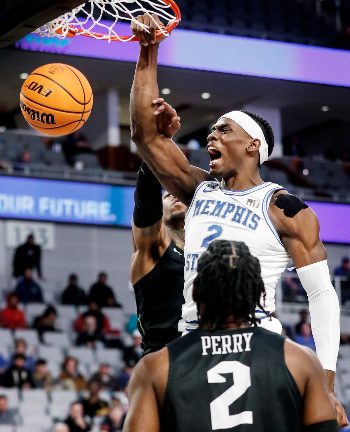 <strong>Tigers center Jalen Duren dunks over UCF on March 11, 2022, in Fort Worth, Texas. (</strong>Mark Weber/The Daily Memphian)