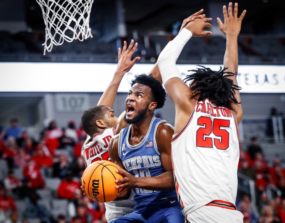 <strong>Tigers guard Alex Lomax (middle) drives the basket against Houston defenders Fabian White Jr. (left) and Josh Carlton (right) during action on Sunday, March 13, 2022 in the AAC Championship game in Fort Worth, Texas.</strong> (Mark Weber/The Daily Memphian)