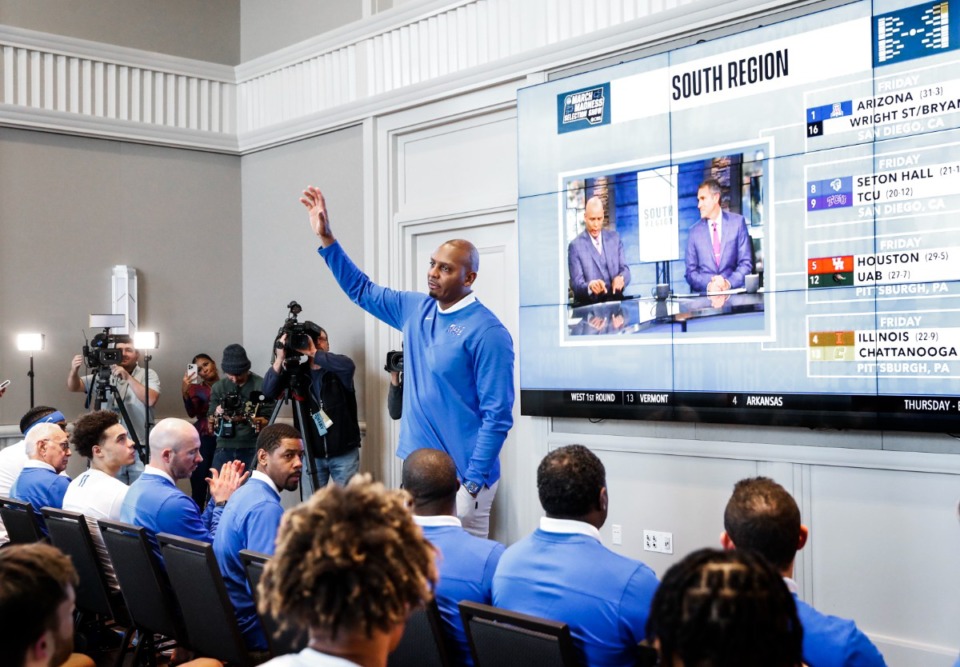 <strong>Tigers head coach Penny Hardaway talks to fans gathered to watch the NCAA tournament selection show on Sunday, March 13, 2022 in Fort Worth, Texas.</strong> (Mark Weber/The Daily Memphian)
