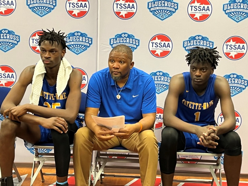 <strong>JaSteven Walker (left), seen here with coach Demarius Chearis (middle) and Damarien Yates (right), scored 23 points on 11-of-16 shooting.</strong> (John Varlas/The Daily Memphian)