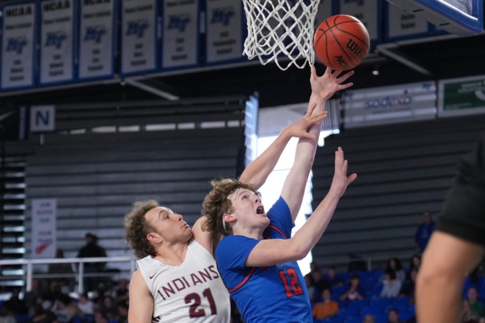 <strong>Bartlett's Jackson Shackelford (12) shoots as Dobyns-Bennett's Gregory Allen blocks on Friday, March 18, in Murfreesboro.</strong> (Harrison McClary/Special to the Daily Memphian)