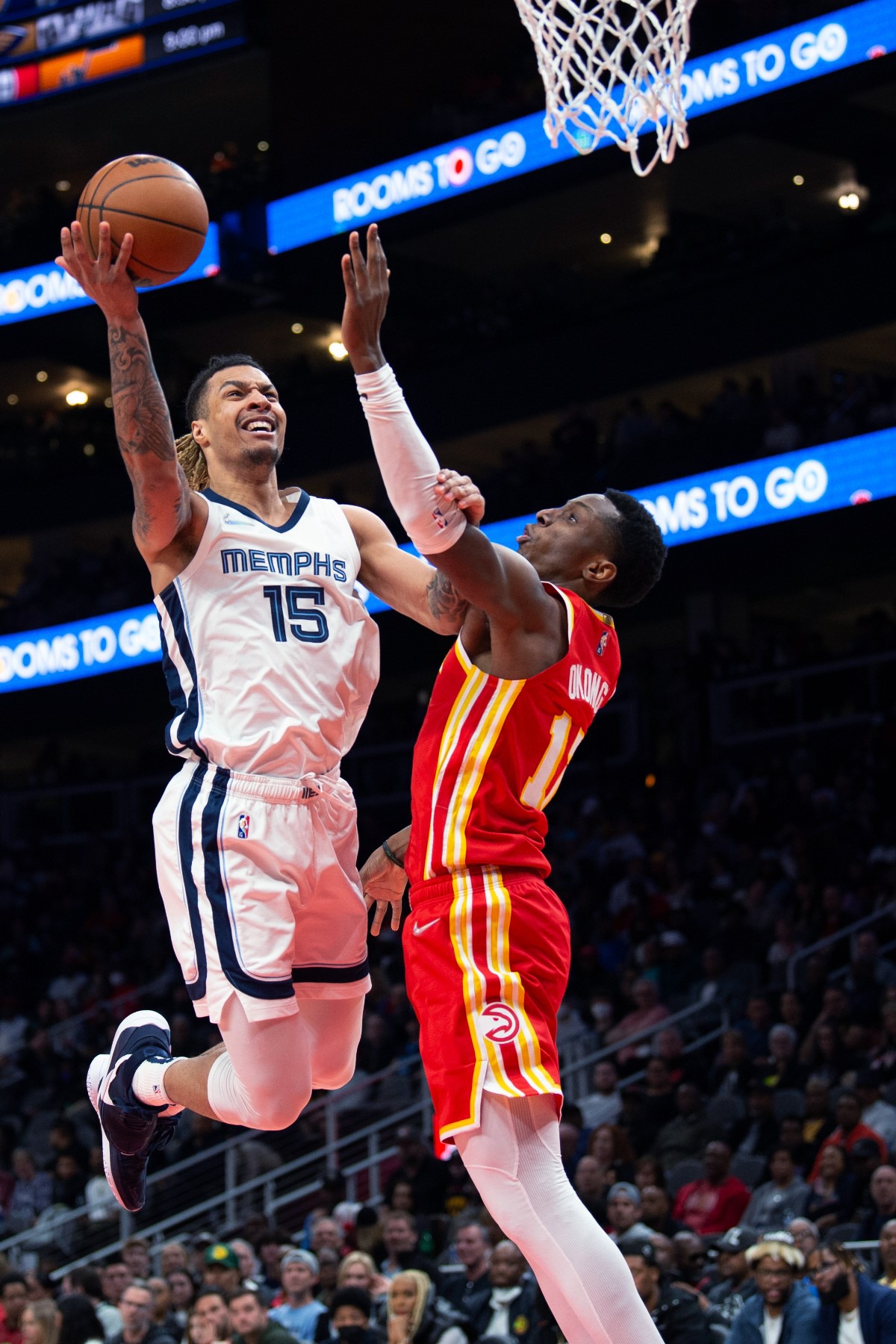 <strong>Memphis Grizzlies forward Brandon Clarke (15) shoots over Atlanta Hawks forward Onyeka Okongwu (17) on March 18, 2022, in Atlanta.</strong> (Hakim Wright Sr./AP)