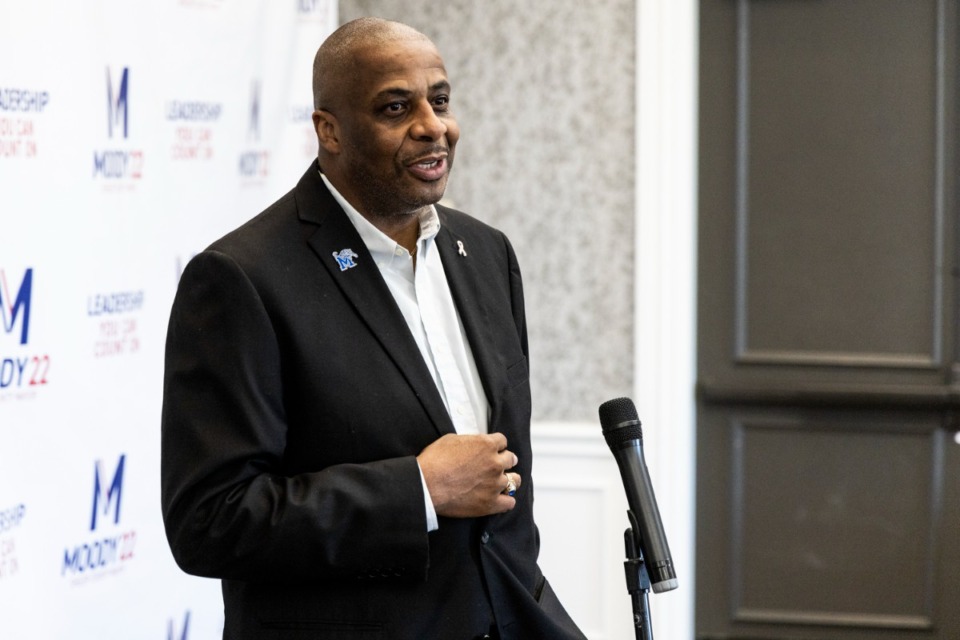 <strong>Ken Moody speaks at the fundraiser for Democratic contender for Shelby County Mayor, at which&nbsp;a group of a dozen former Tigers players met.&nbsp;&ldquo;Tigers basketball transcends race. It transcends it all,&rdquo; Moody said. &ldquo;It&rsquo;s hard to fight.&rdquo;&nbsp;</strong>(Brad Vest/The Daily Memphian)