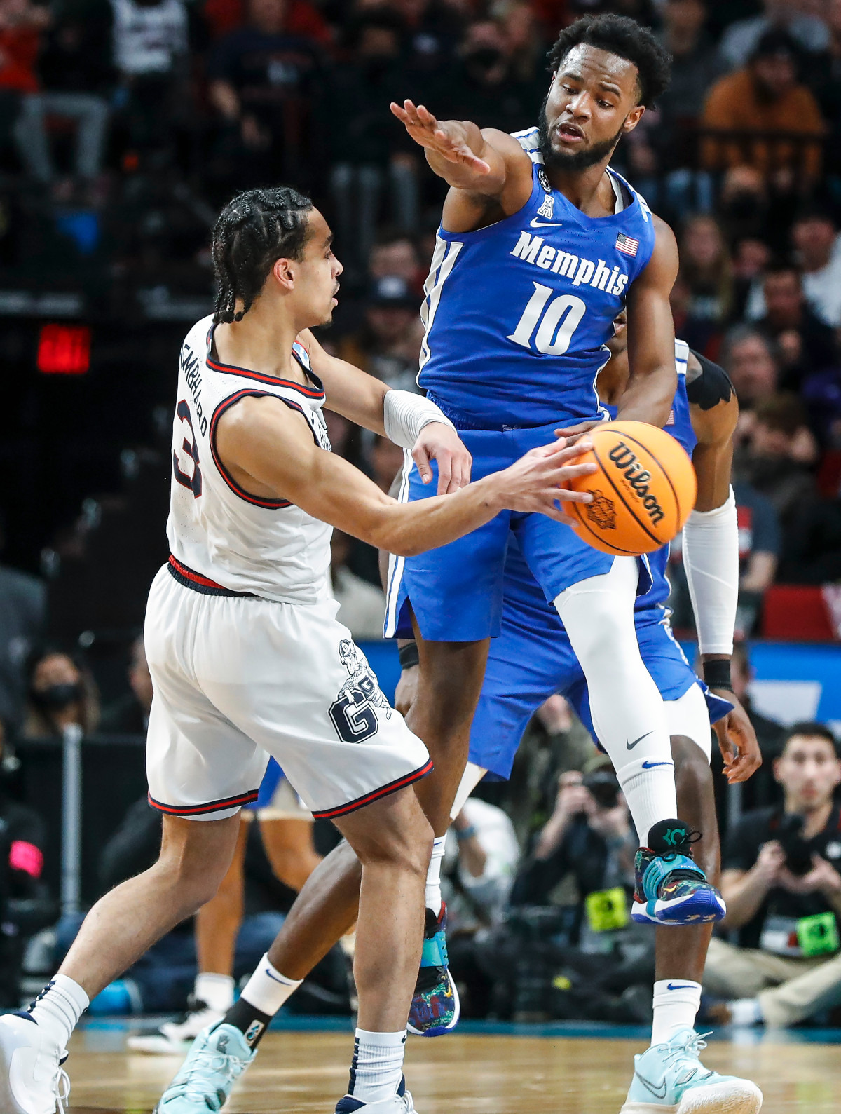 <strong>Tigers defender Alex Lomax (right) applies pressure to Gonzaga guard Andrew Nembhard (left) during action on Saturday, March 19, 2022, at the NCAA tournament game in Portland, Oregon.</strong> (Mark Weber/The Daily Memphian)