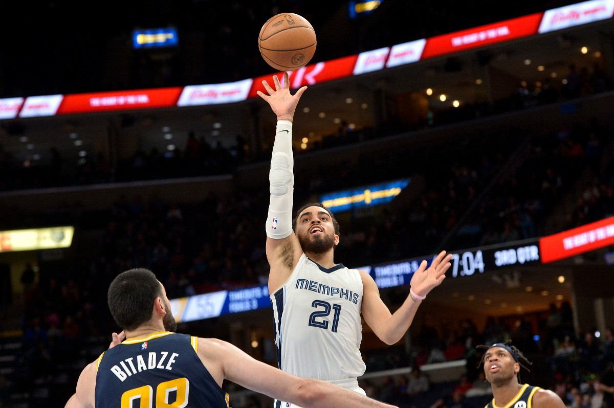 <strong>Memphis Grizzlies guard Tyus Jones (21) shoots against Indiana Pacers center Goga Bitadze (88)&nbsp;on March 24, 2022, at FedExForum.</strong> (Brandon Dill/AP)