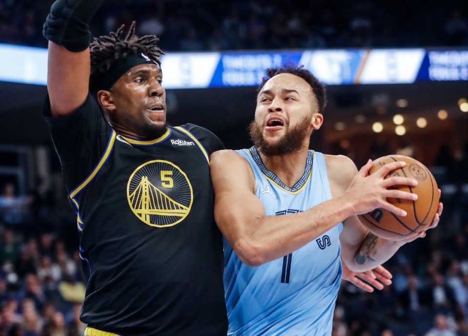 <strong>Memphis Grizzlies&rsquo; Kyle Anderson battles Golden State&rsquo;s Kevin Looney</strong>&nbsp;<strong>on March 28, 2022, at FedExForum.</strong> (Mark Weber/The Daily Memphian)