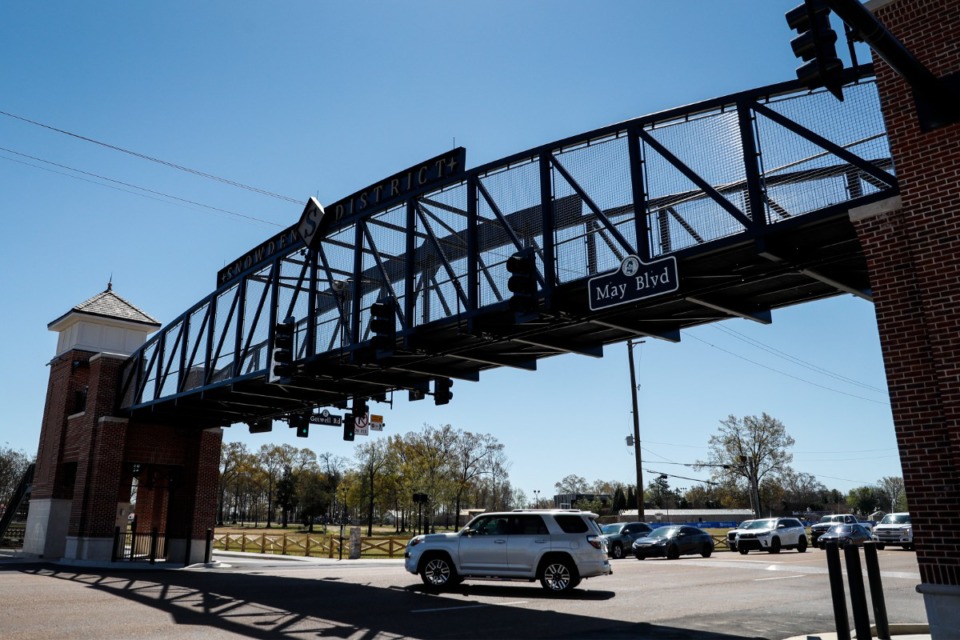 <strong>The new pedestrian bridge over Getwell Road in Southaven on Saturday, April 9, 2022.</strong>&nbsp;(Mark Weber/The Daily Memphian)