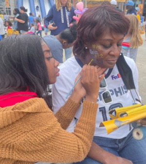 <strong>&ldquo;I&rsquo;m the No. 1 Grizzlies fan,&rdquo; Deborrah Neal said of having her face decorated with the numbers of all the Grizzlies starters.</strong> (Geoff Calkins/Daily Memphian)