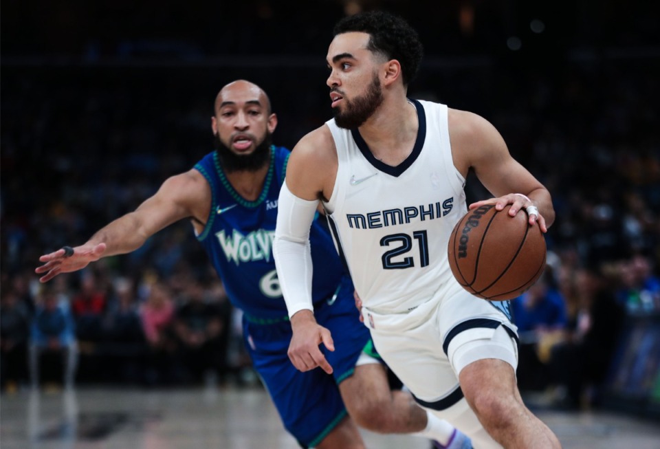 <strong>Memphis Grizzlies guard Tyus Jones (21) drives to the basket during an Apr. 16, 2022 playoff game against the Minnesota Timberwolves.</strong> (Patrick Lantrip/Daily Memphian)