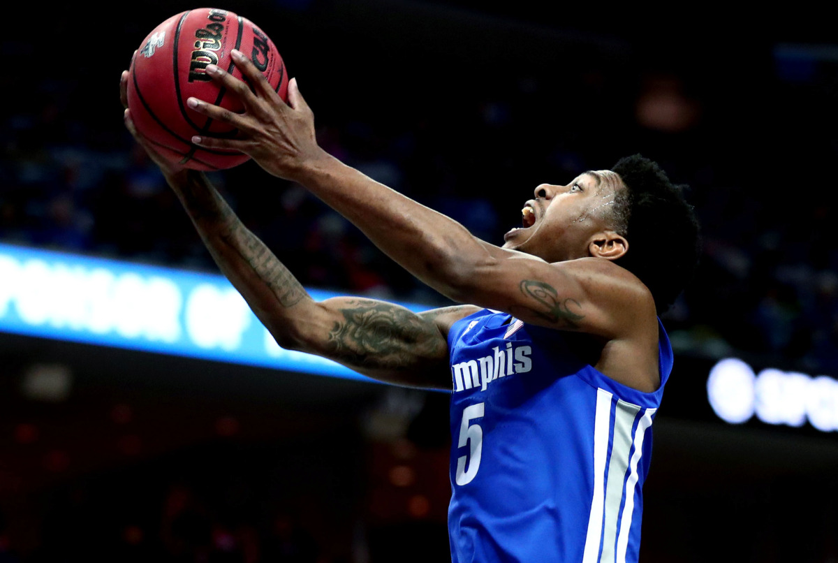 <strong>University of Memphis guard Kareem Brewton Jr. (5) drives to the basket for a layup&nbsp;</strong><span class="s1"><strong>during an AAC tournament game against UCF on Friday, March 15, 2019, at FedExForum in Memphis. </strong>(Houston Cofield/Daily Memphian)</span>