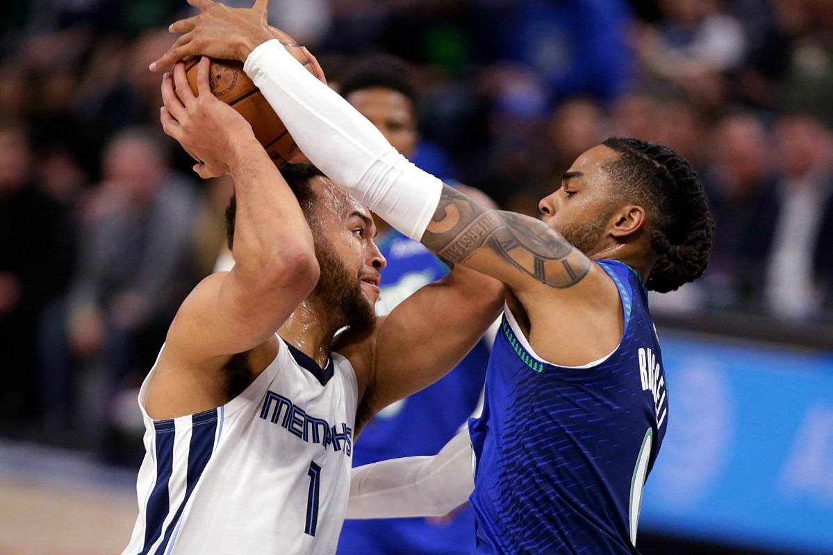 <strong>Grizzlies forward Kyle Anderson (1) drives on Minnesota Timberwolves guard D'Angelo Russell (0) on April 21, 2022, in Minneapolis.</strong> (Andy Clayton-King/AP)