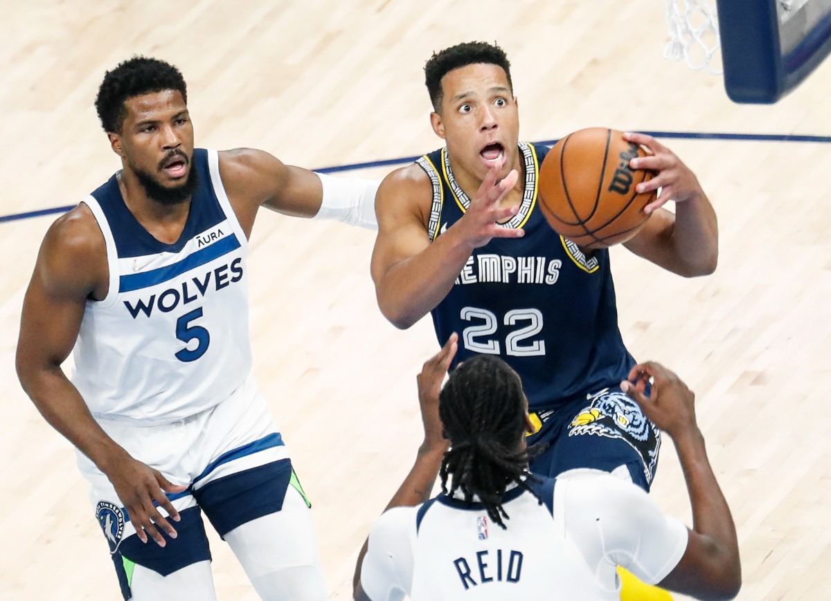 <strong>Memphis Grizzlies guard Desmond Bane (right) drives the lane against Minnesota</strong>&nbsp;<strong>on Tuesday, April 26, 2022, at FedExForum.</strong> (Mark Weber/The Daily Memphian)