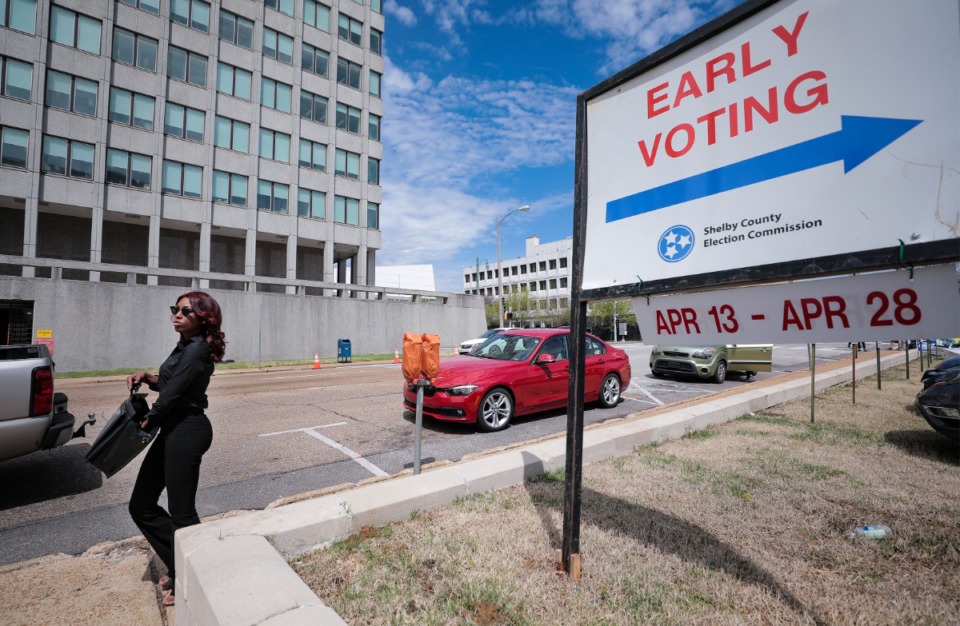 <strong>Early voters walk to the Election Commission office on April 13, 2022.</strong> (Patrick Lantrip/Daily Memphian file)