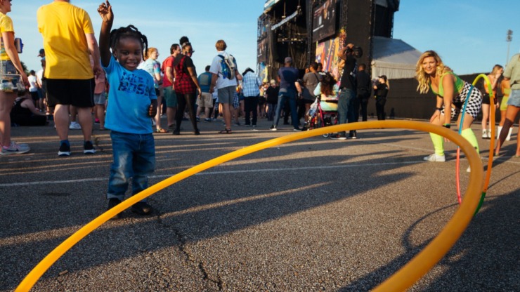 <strong>A little kid learns to play with hula hoops with hula performer Ellen Philips at Beale Street Music Festival.</strong> (Ziggy Mack/Special to The Daily Memphian)