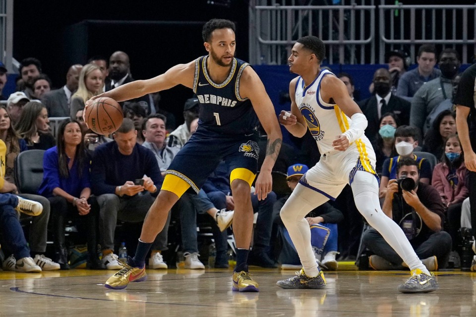 <strong>Memphis Grizzlies forward Kyle Anderson (1) looks to pass the ball against Golden State Warriors guard Jordan Poole (3) on May 9, 2022.</strong> (Tony Avelar/AP)