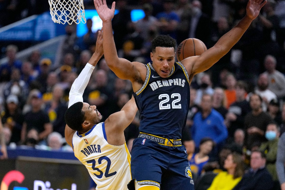 <strong>Golden State Warriors forward Otto Porter Jr. (32) is fouled by Memphis Grizzlies guard Desmond Bane (22) on May 9, 2022.</strong> (Tony Avelar/AP)